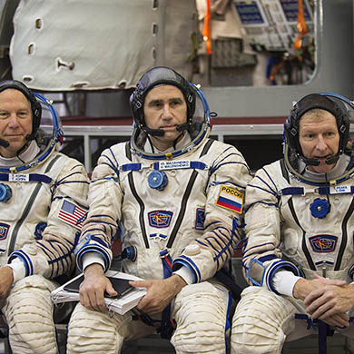 Expedition 45/46 crew Tim Kopra, Yuri Malenchenko and Tim Peake in front of Soyuz simulator. Credit: UKSA-M. Alexander.